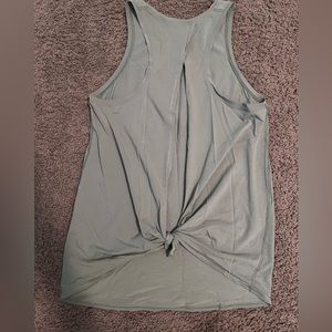 Tie back tank